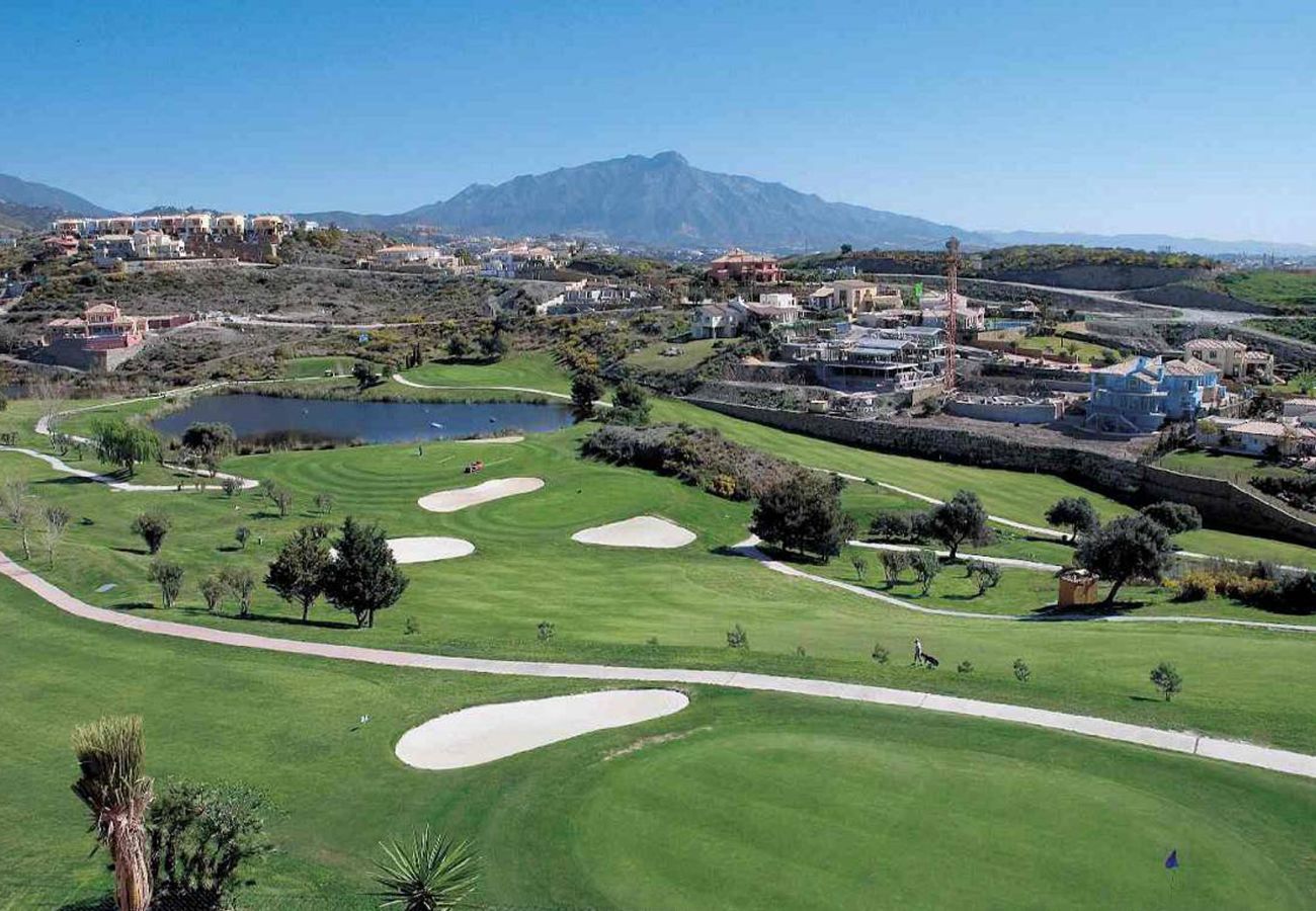 Apartamento en Benahavís - Apartamento encantador en Pueblo Cortes del Golf Benahavis