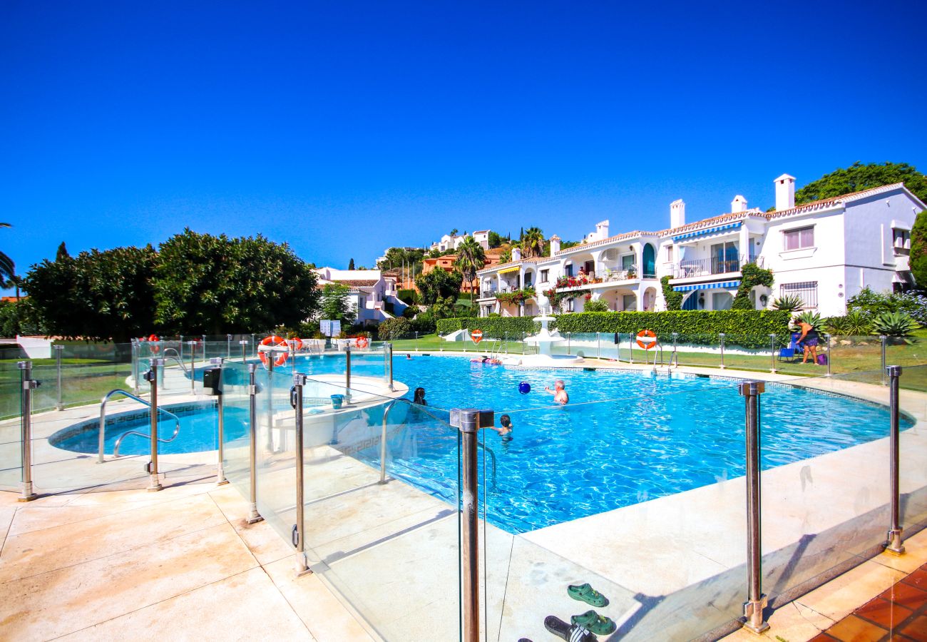 Apartamento en Benahavís - Apartamento encantador en Pueblo Cortes del Golf Benahavis