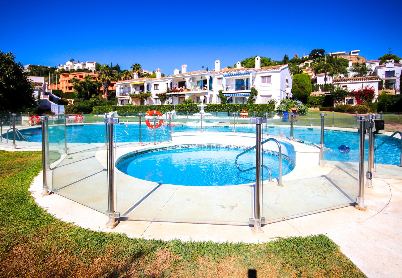 Apartamento en Benahavís - Apartamento encantador en Pueblo Cortes del Golf Benahavis