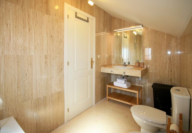 Apartamento en Marbella - Elegante Ático Dúplex en Los Lagos de Santa María Apartamento en Marbella - Elegante Ático Dúplex en Los Lagos de Santa María
