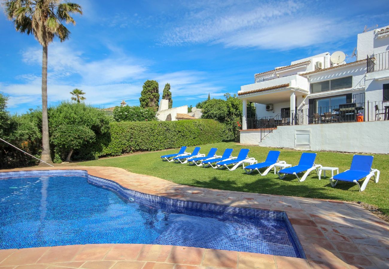 Villa en Casares - Vista del Mar Hermosa villa de 6 dormitorios con piscina privada y cerca de la playa