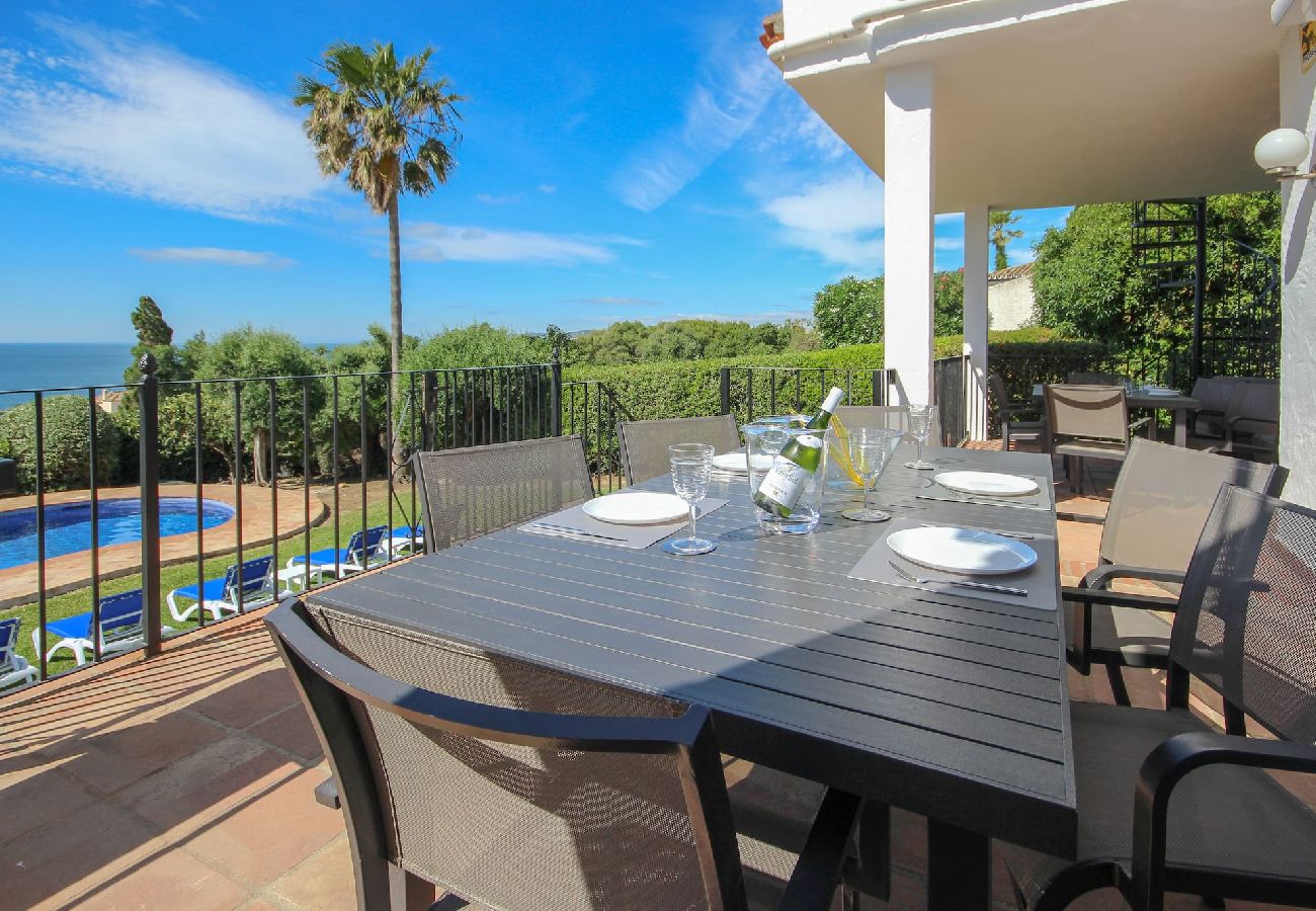 Villa en Casares - Vista del Mar Hermosa villa de 6 dormitorios con piscina privada y cerca de la playa