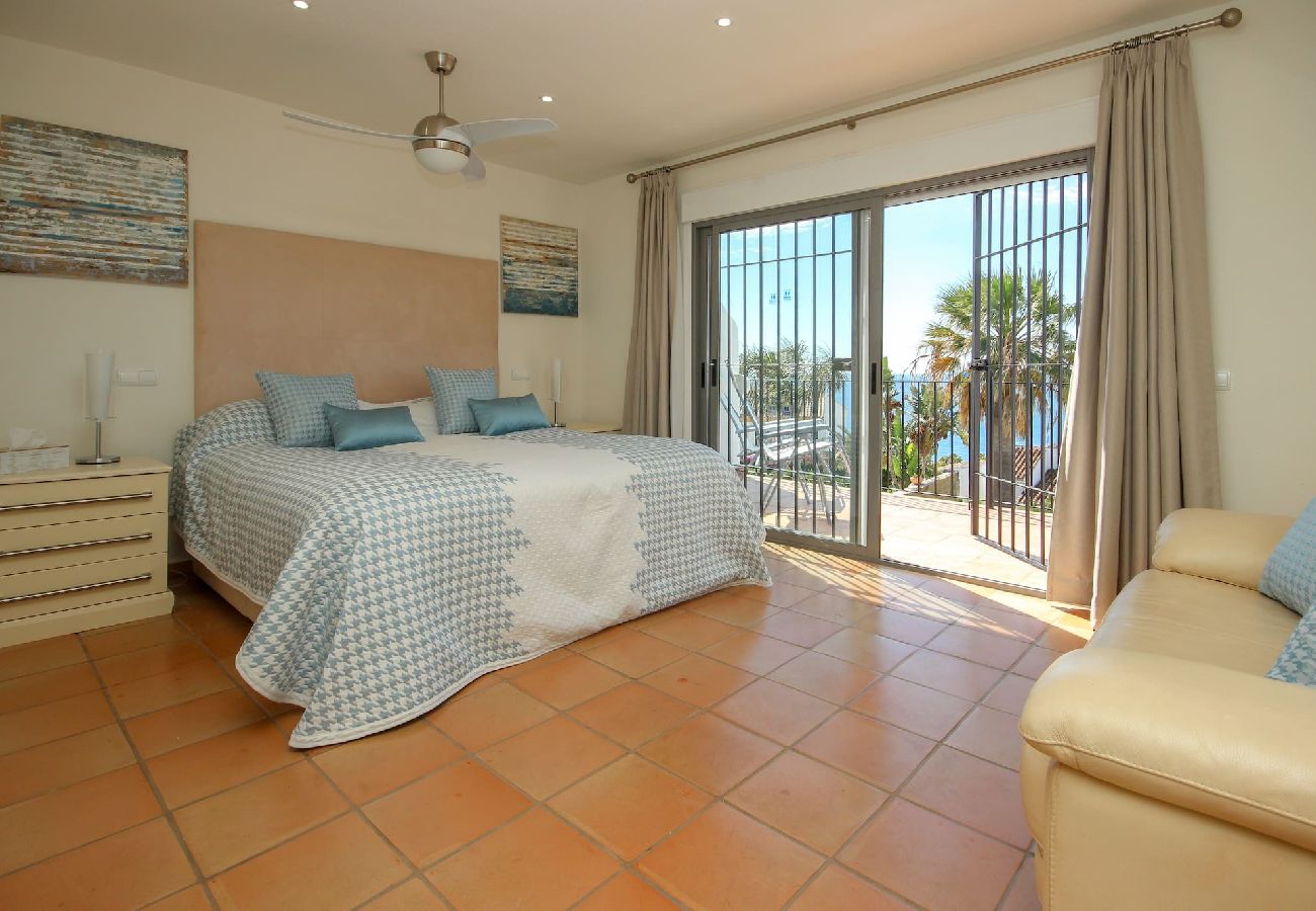 Villa en Casares - Vista del Mar Hermosa villa de 6 dormitorios con piscina privada y cerca de la playa