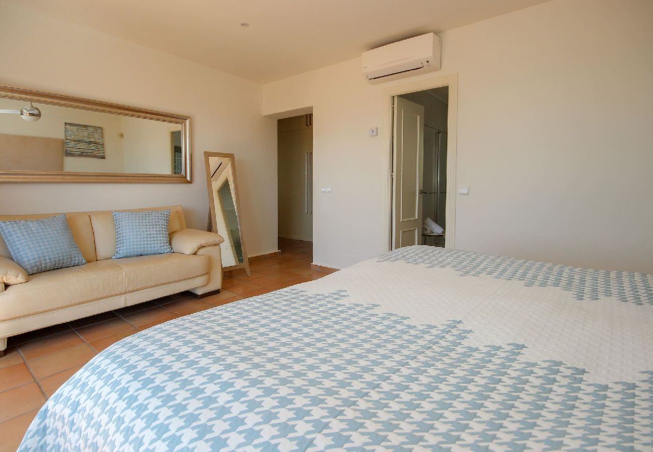 Villa en Casares - Vista del Mar Hermosa villa de 6 dormitorios con piscina privada y cerca de la playa