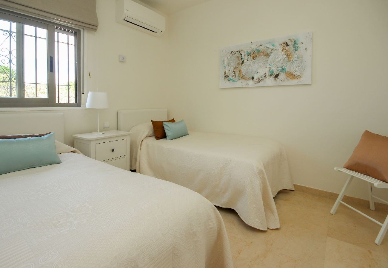 Villa en Casares - Vista del Mar Hermosa villa de 6 dormitorios con piscina privada y cerca de la playa