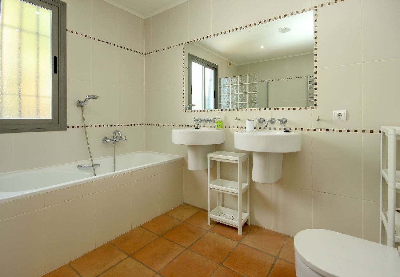 Villa en Casares - Vista del Mar Hermosa villa de 6 dormitorios con piscina privada y cerca de la playa