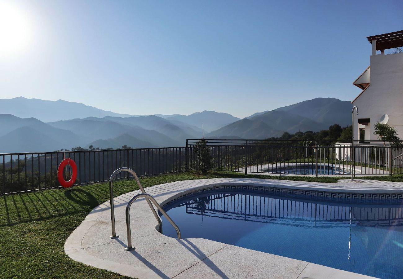 Apartamento en Istán - Ático dúplex de 2 dormitorios con impresionantes vistas, Istán