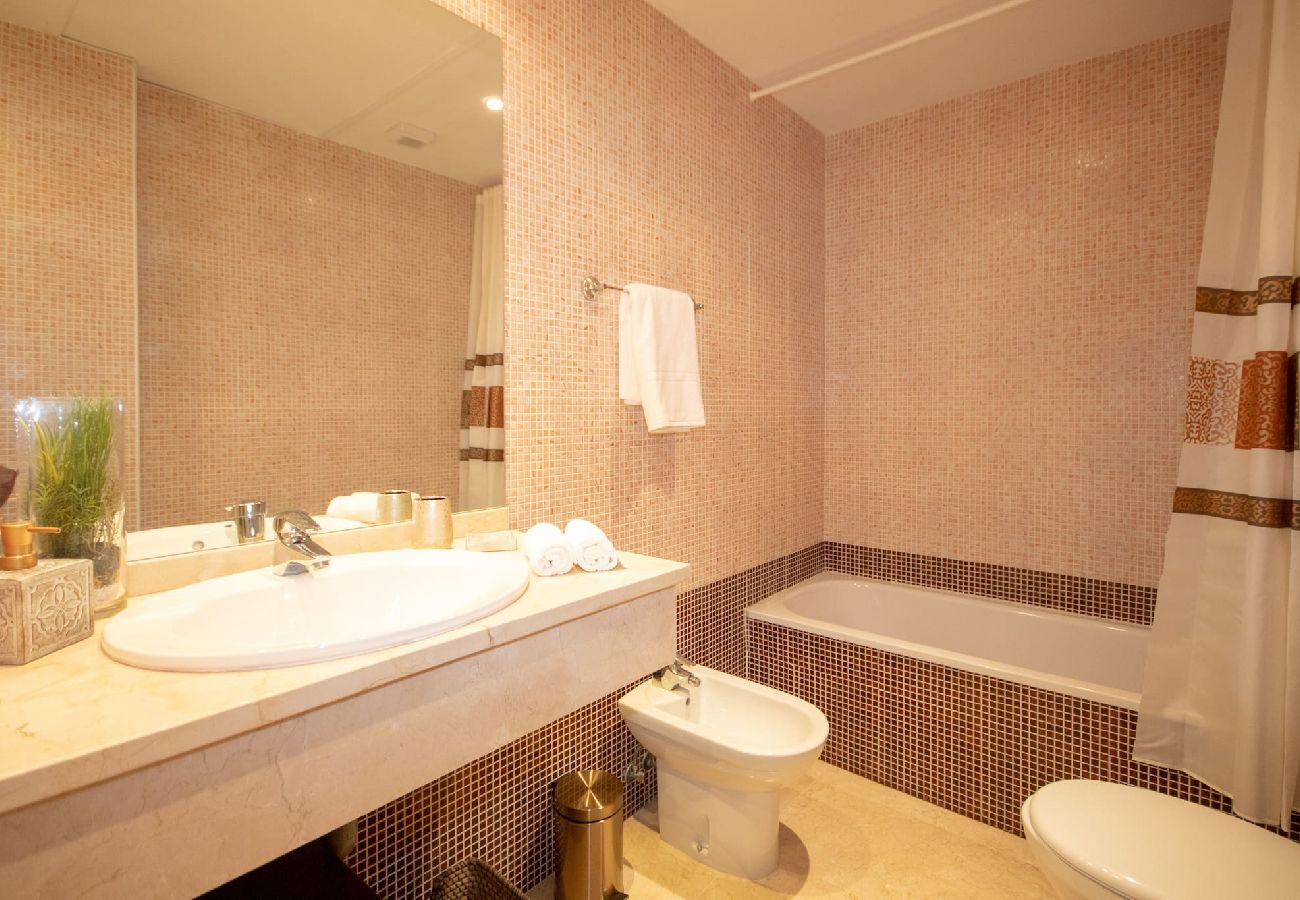 Apartamento en Istán - Ático dúplex de 2 dormitorios con impresionantes vistas, Istán