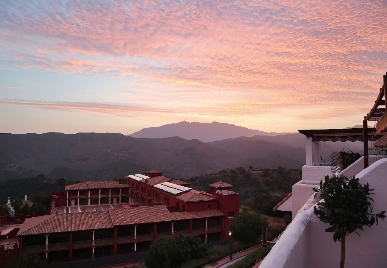 Apartamento en Istán - Ático dúplex de 2 dormitorios con impresionantes vistas, Istán