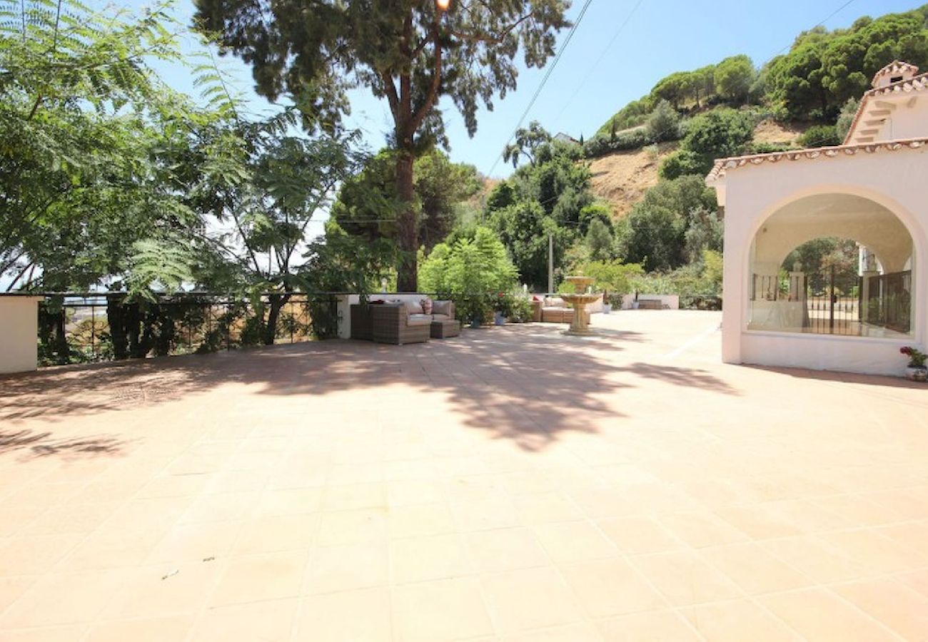 Villa en Ojen - Villa rural de siete dormitorios