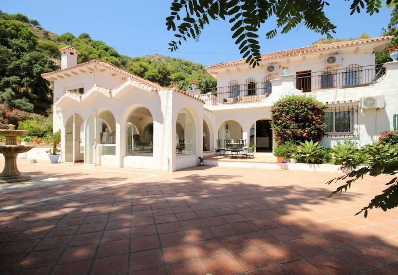 Villa en Ojen - Villa rural de siete dormitorios