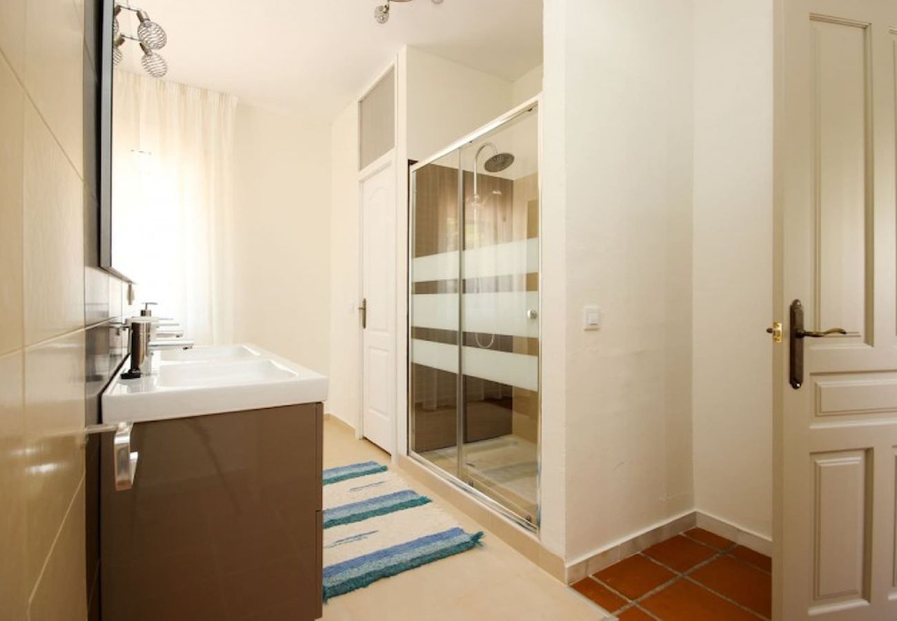 Villa en Ojen - Villa rural de siete dormitorios