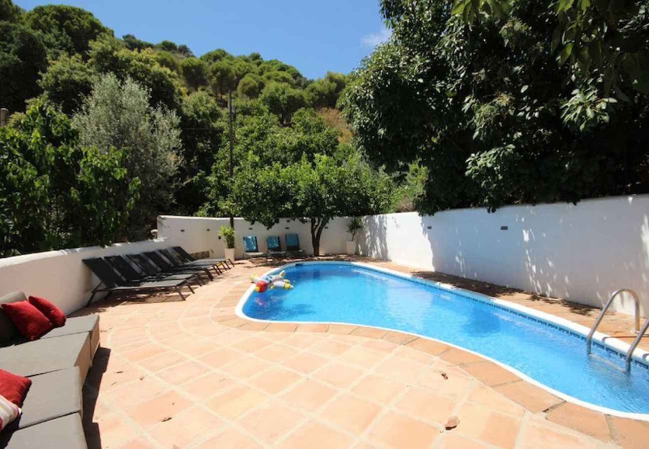 Villa en Ojen - Villa rural de siete dormitorios