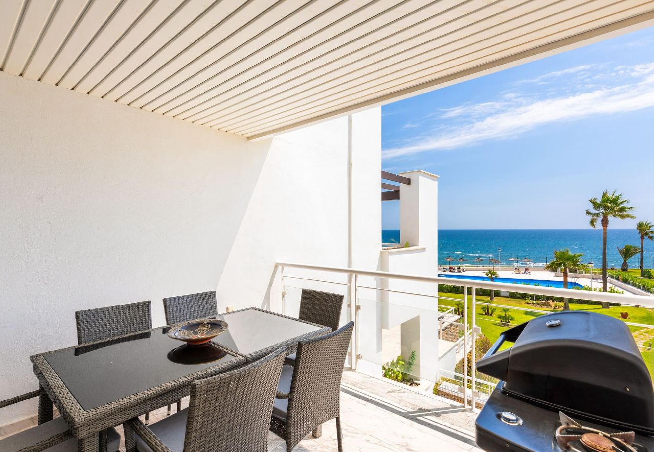 Apartamento en Casares - Impresionante apartamento de 2 dormitorios en primera línea de playa en Casares