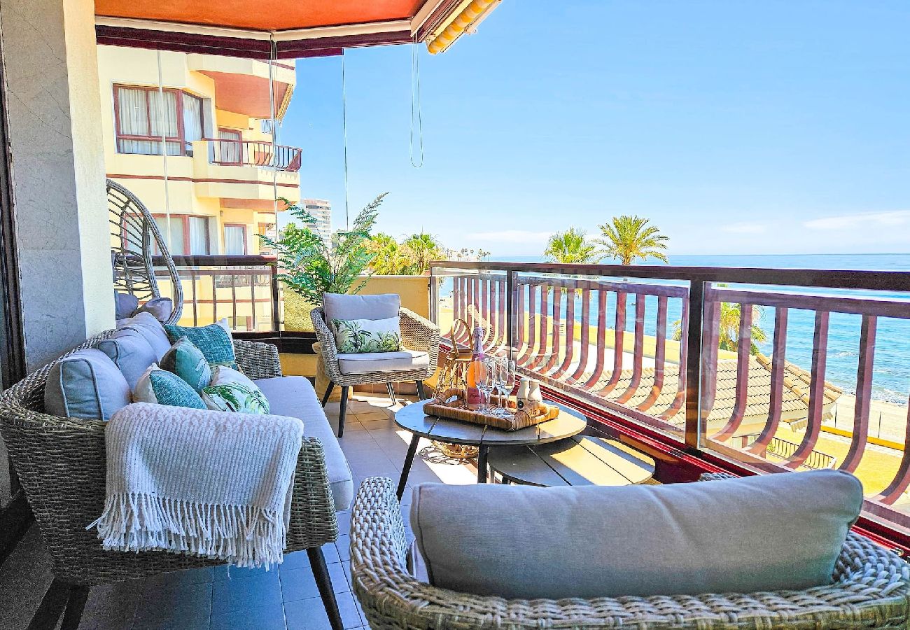 Apartamento en Mijas Costa - Frente a la playa Vistas al mar @ Lubina Sol Riviera del Sol