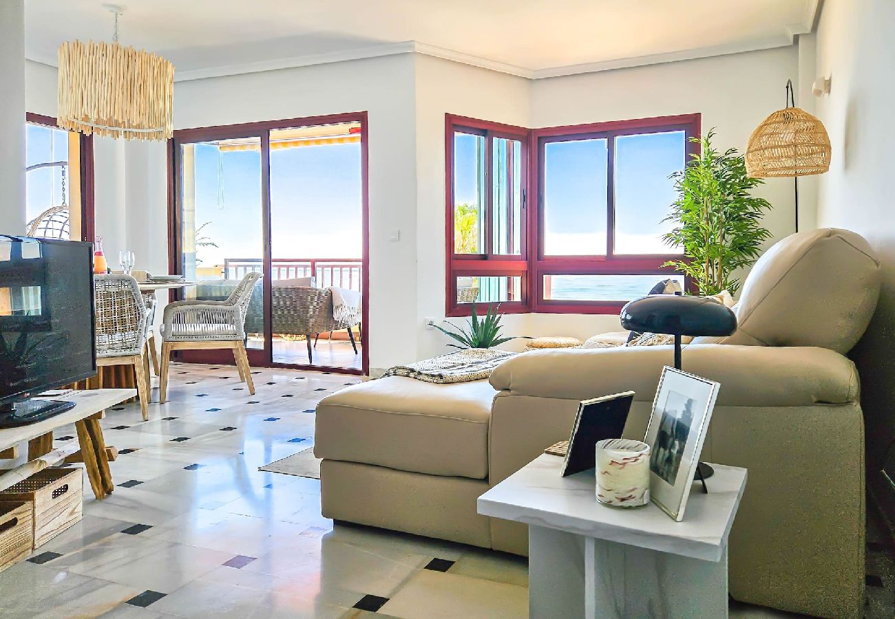 Apartamento en Mijas Costa - Frente a la playa Vistas al mar @ Lubina Sol Riviera del Sol