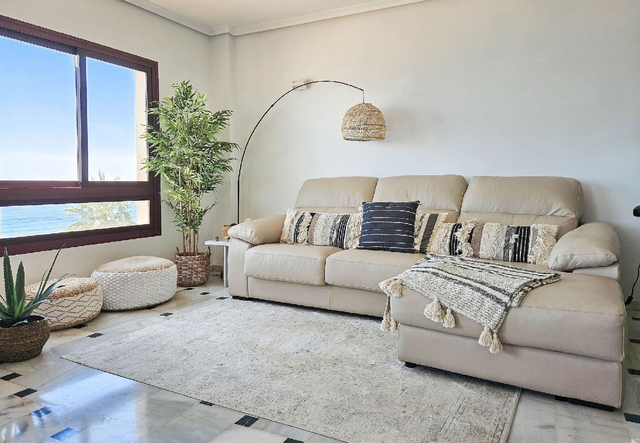 Apartamento en Mijas Costa - Frente a la playa Vistas al mar @ Lubina Sol Riviera del Sol