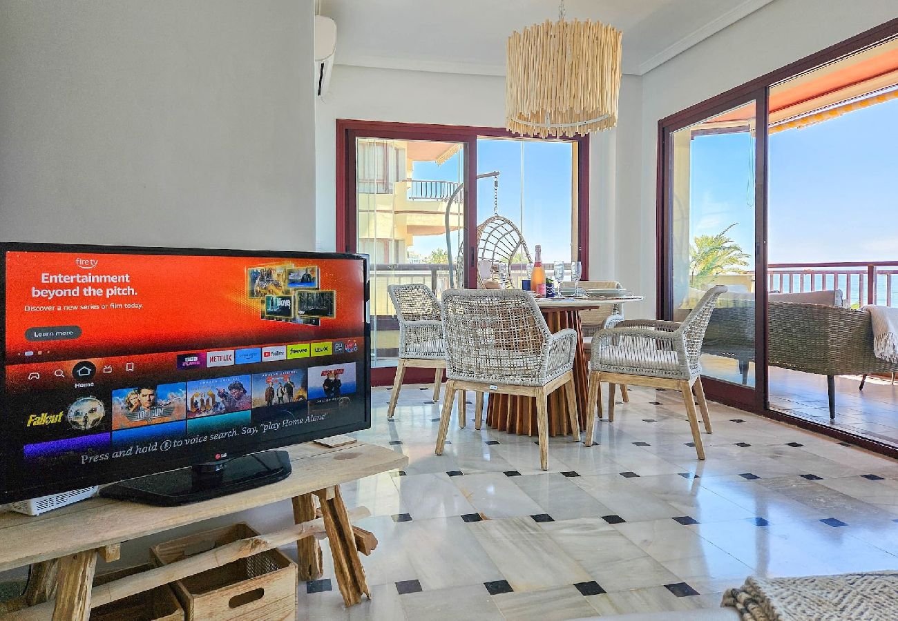 Apartamento en Mijas Costa - Frente a la playa Vistas al mar @ Lubina Sol Riviera del Sol
