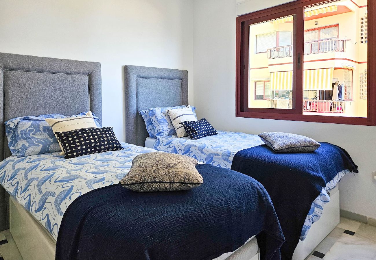 Apartamento en Mijas Costa - Frente a la playa Vistas al mar @ Lubina Sol Riviera del Sol
