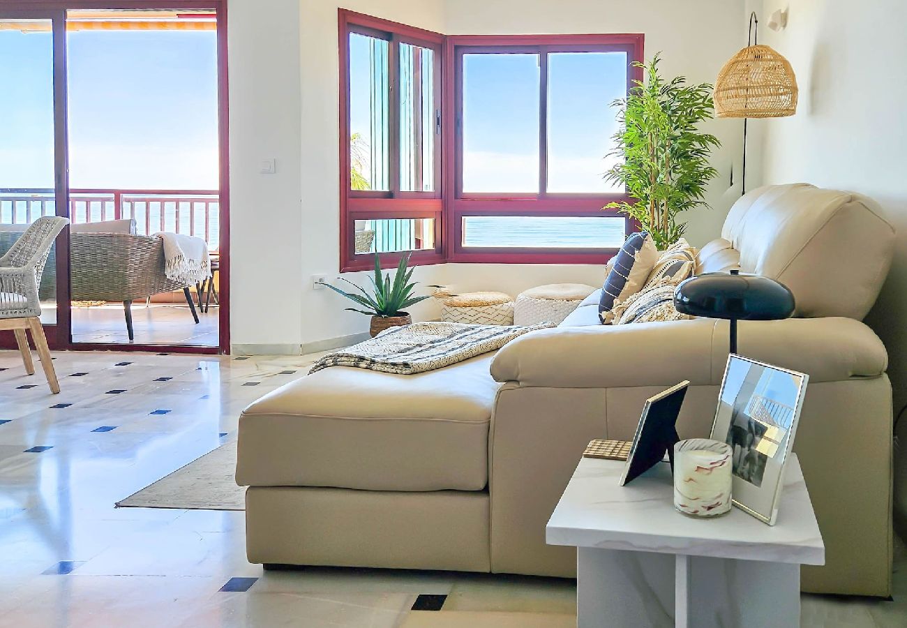 Apartamento en Mijas Costa - Frente a la playa Vistas al mar @ Lubina Sol Riviera del Sol