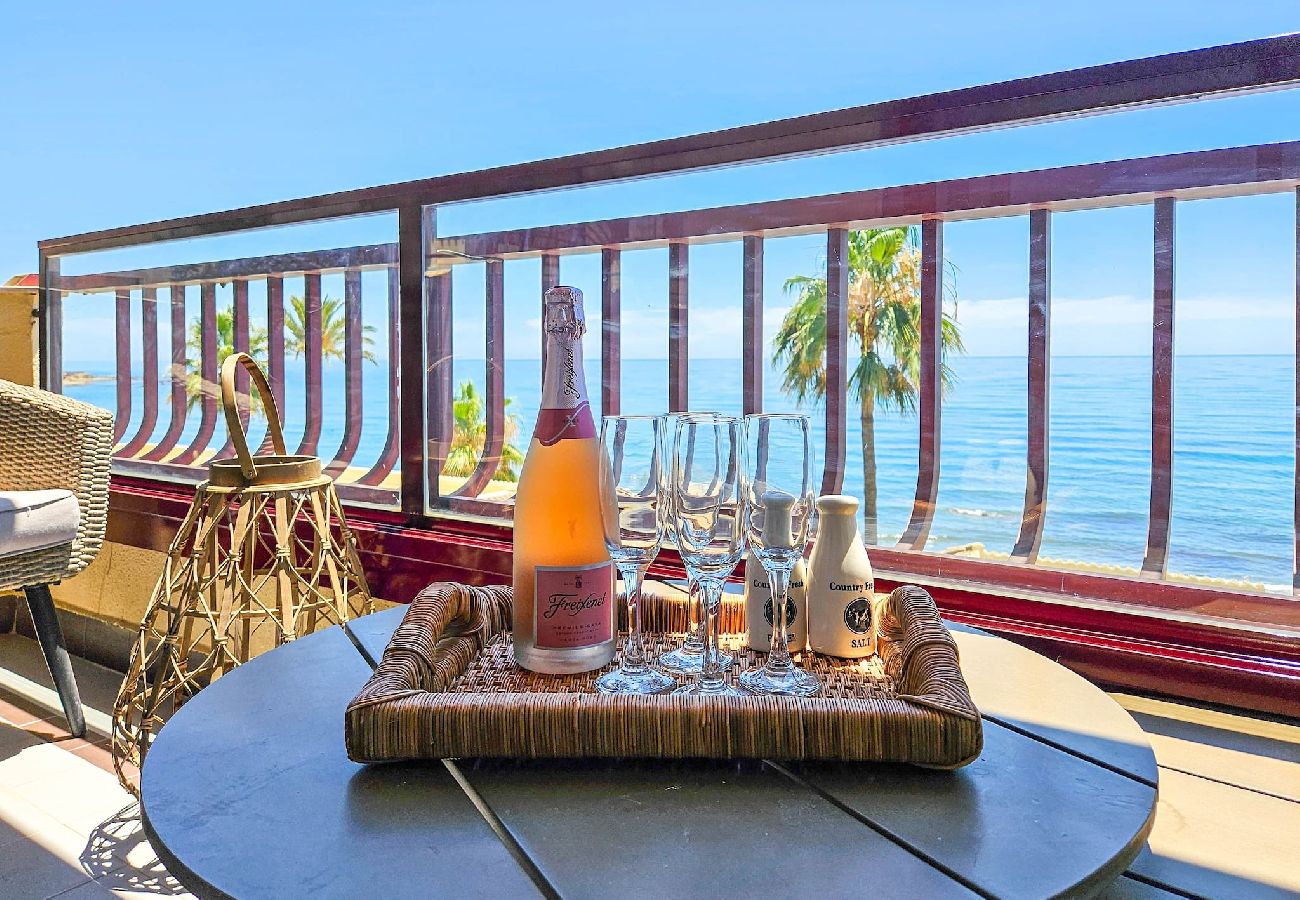 Apartamento en Mijas Costa - Frente a la playa Vistas al mar @ Lubina Sol Riviera del Sol