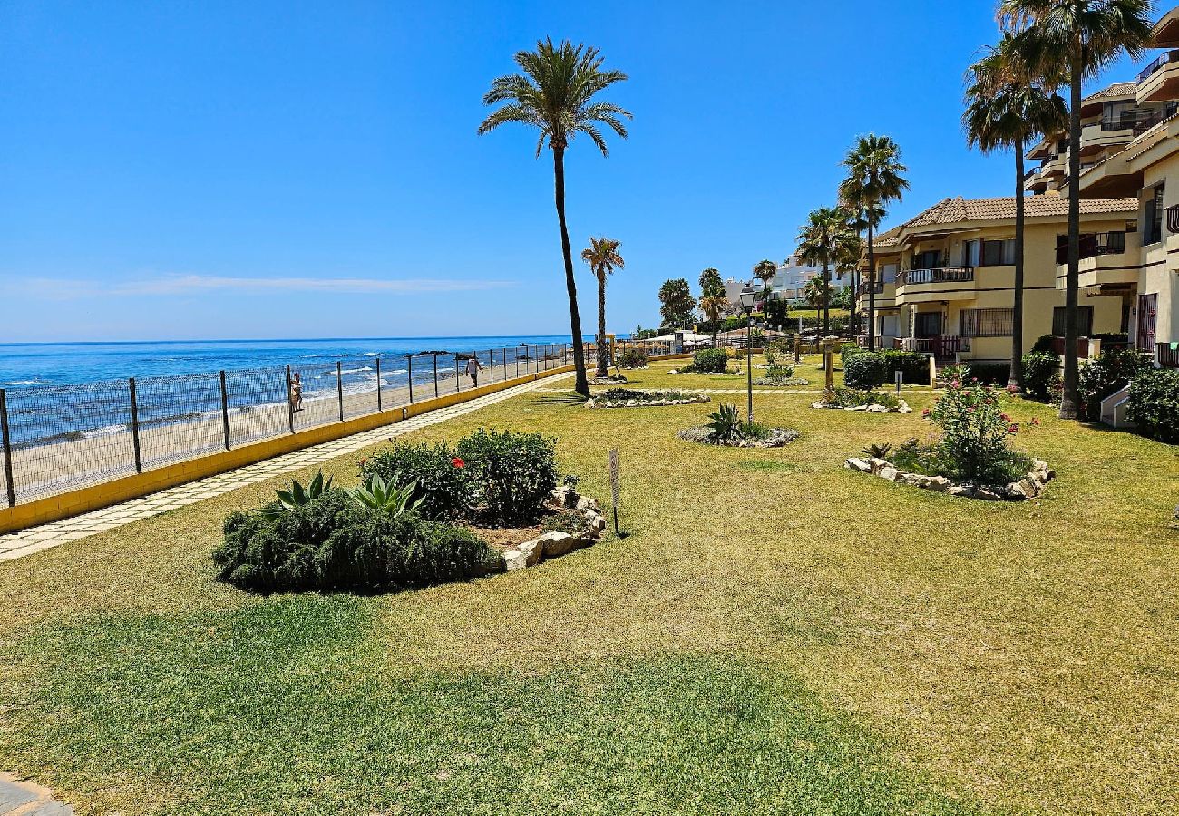 Apartamento en Mijas Costa - Frente a la playa Vistas al mar @ Lubina Sol Riviera del Sol