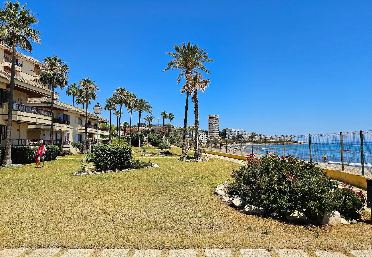 Apartamento en Mijas Costa - Frente a la playa Vistas al mar @ Lubina Sol Riviera del Sol