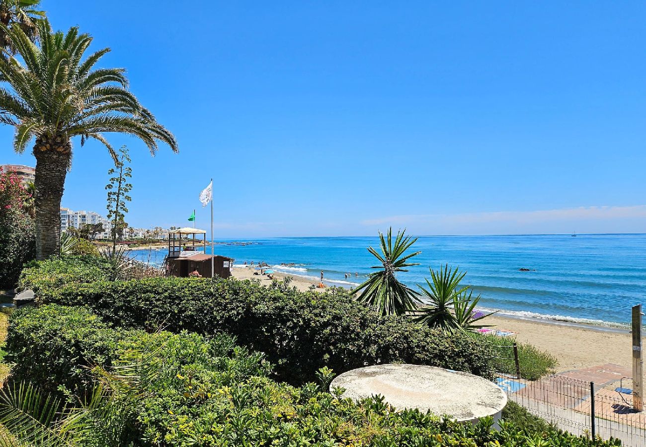 Apartamento en Mijas Costa - Frente a la playa Vistas al mar @ Lubina Sol Riviera del Sol