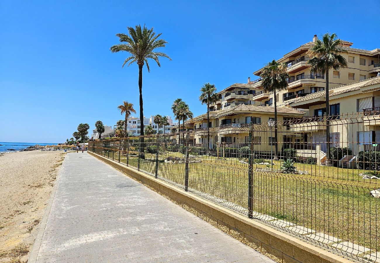 Apartamento en Mijas Costa - Frente a la playa Vistas al mar @ Lubina Sol Riviera del Sol