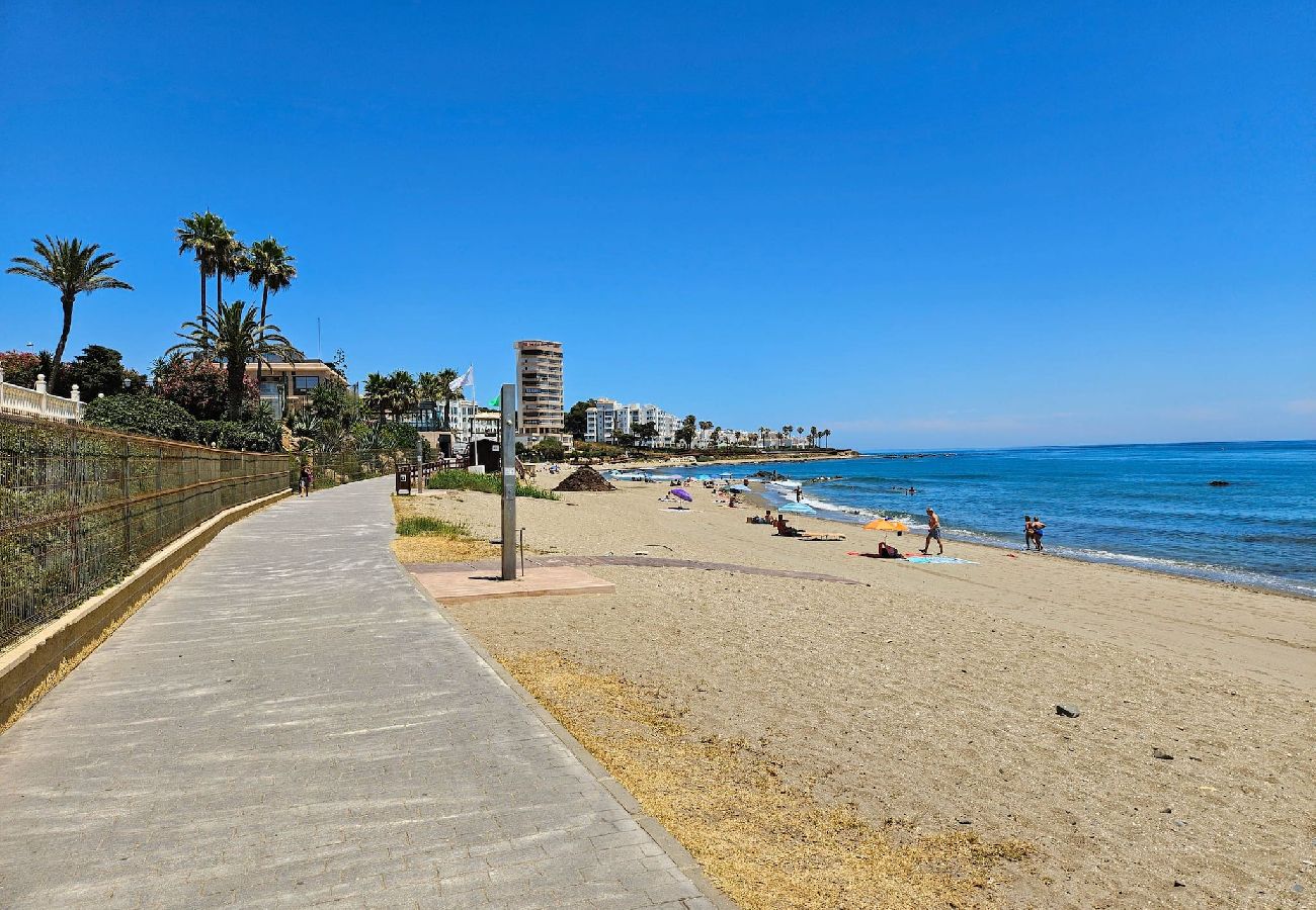 Apartamento en Mijas Costa - Frente a la playa Vistas al mar @ Lubina Sol Riviera del Sol