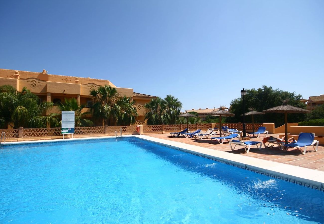 Apartamento en Marbella - Apartamento amplio cerca del golf y servicios.