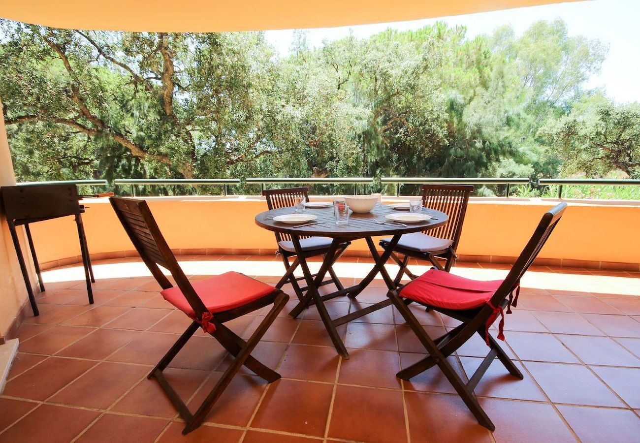 Apartamento en Marbella - Apartamento amplio cerca del golf y servicios.