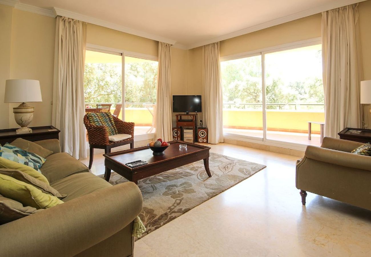 Apartamento en Marbella - Apartamento amplio cerca del golf y servicios.