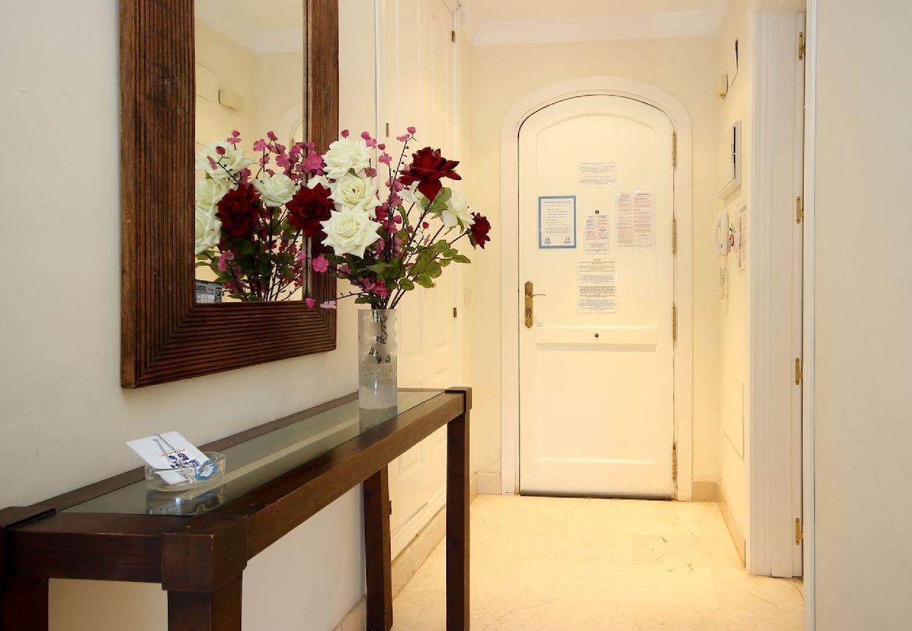 Apartamento en Marbella - Apartamento amplio cerca del golf y servicios.