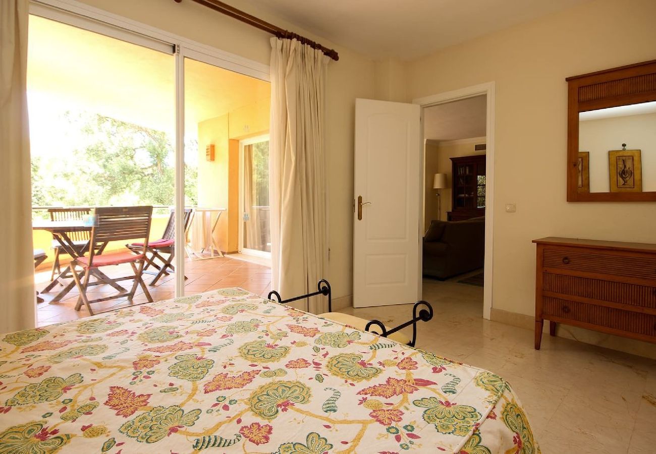 Apartamento en Marbella - Apartamento amplio cerca del golf y servicios.