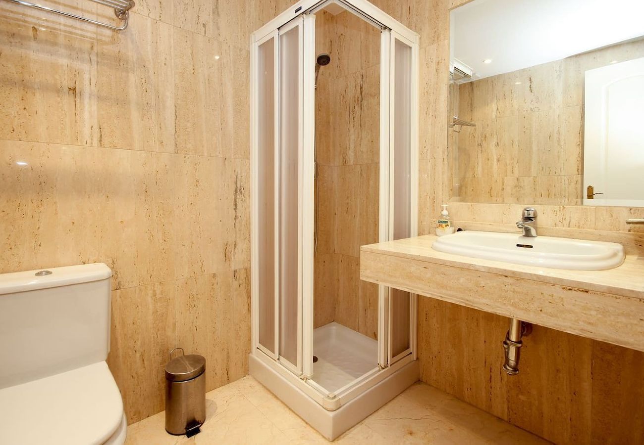 Apartamento en Marbella - Apartamento amplio cerca del golf y servicios.