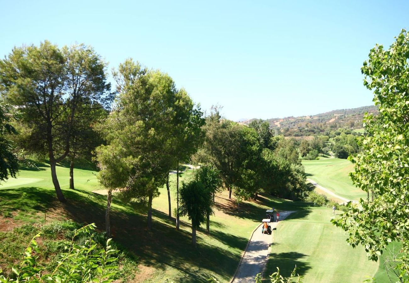 Apartamento en Marbella - Apartamento amplio cerca del golf y servicios.
