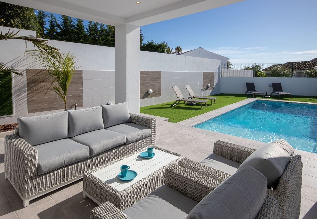 Villa en Mijas Costa - Amplia villa moderna con grandes espacios al aire libre