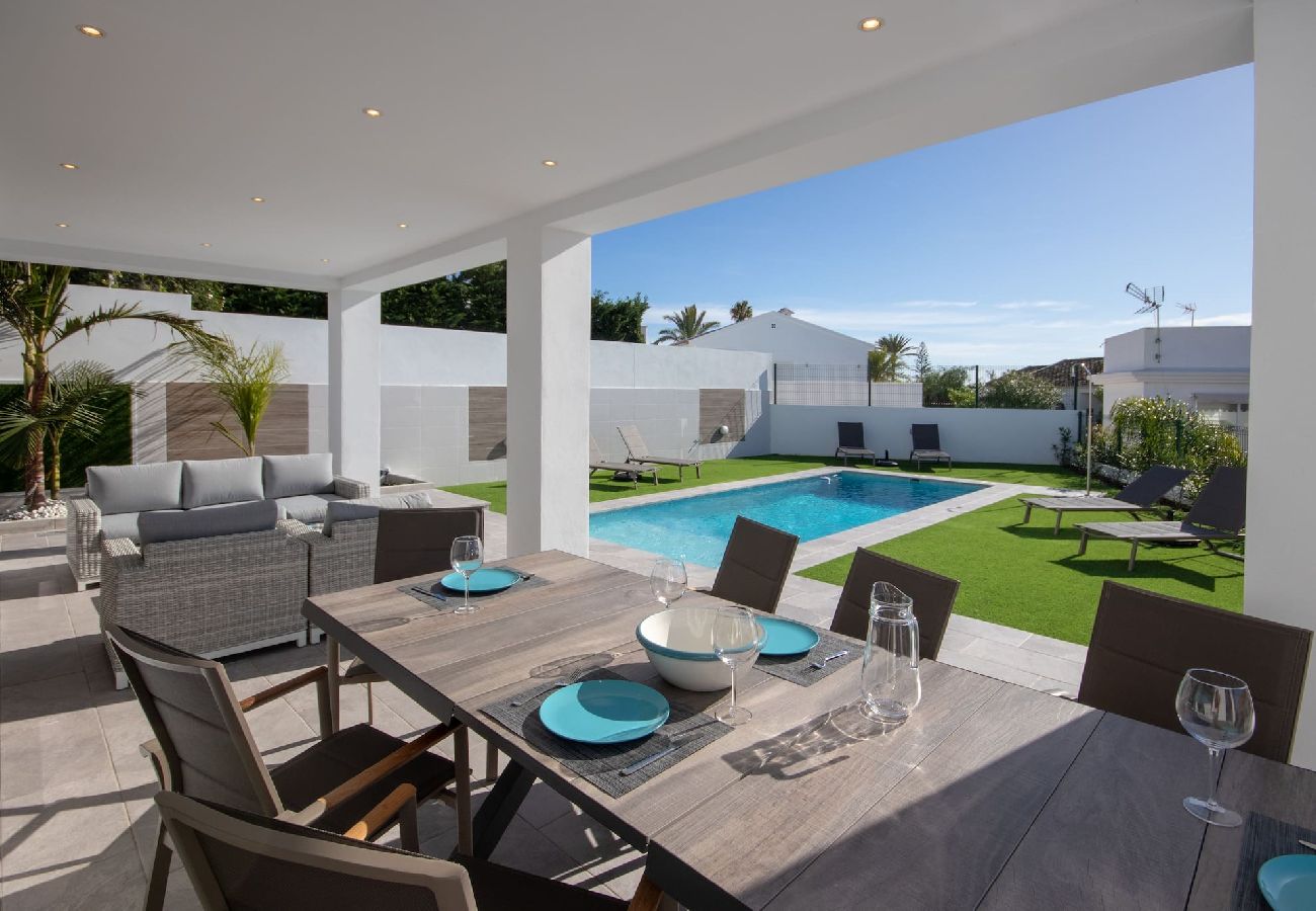 Villa en Mijas Costa - Amplia villa moderna con grandes espacios al aire libre