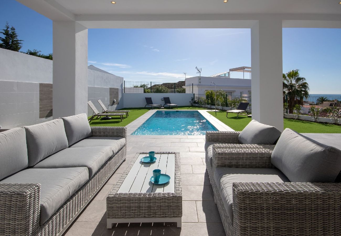 Villa en Mijas Costa - Amplia villa moderna con grandes espacios al aire libre