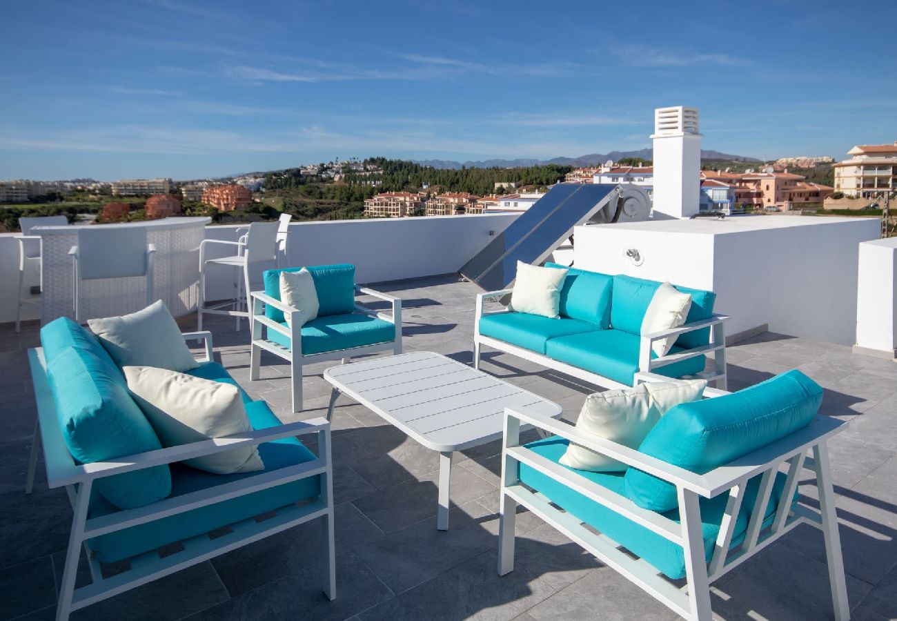 Villa en Mijas Costa - Amplia villa moderna con grandes espacios al aire libre
