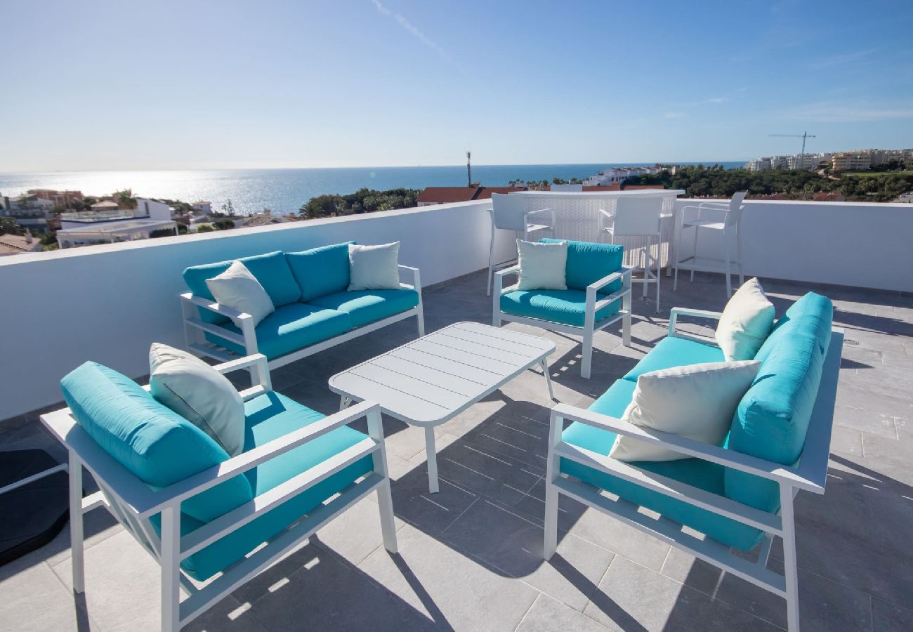 Villa en Mijas Costa - Amplia villa moderna con grandes espacios al aire libre