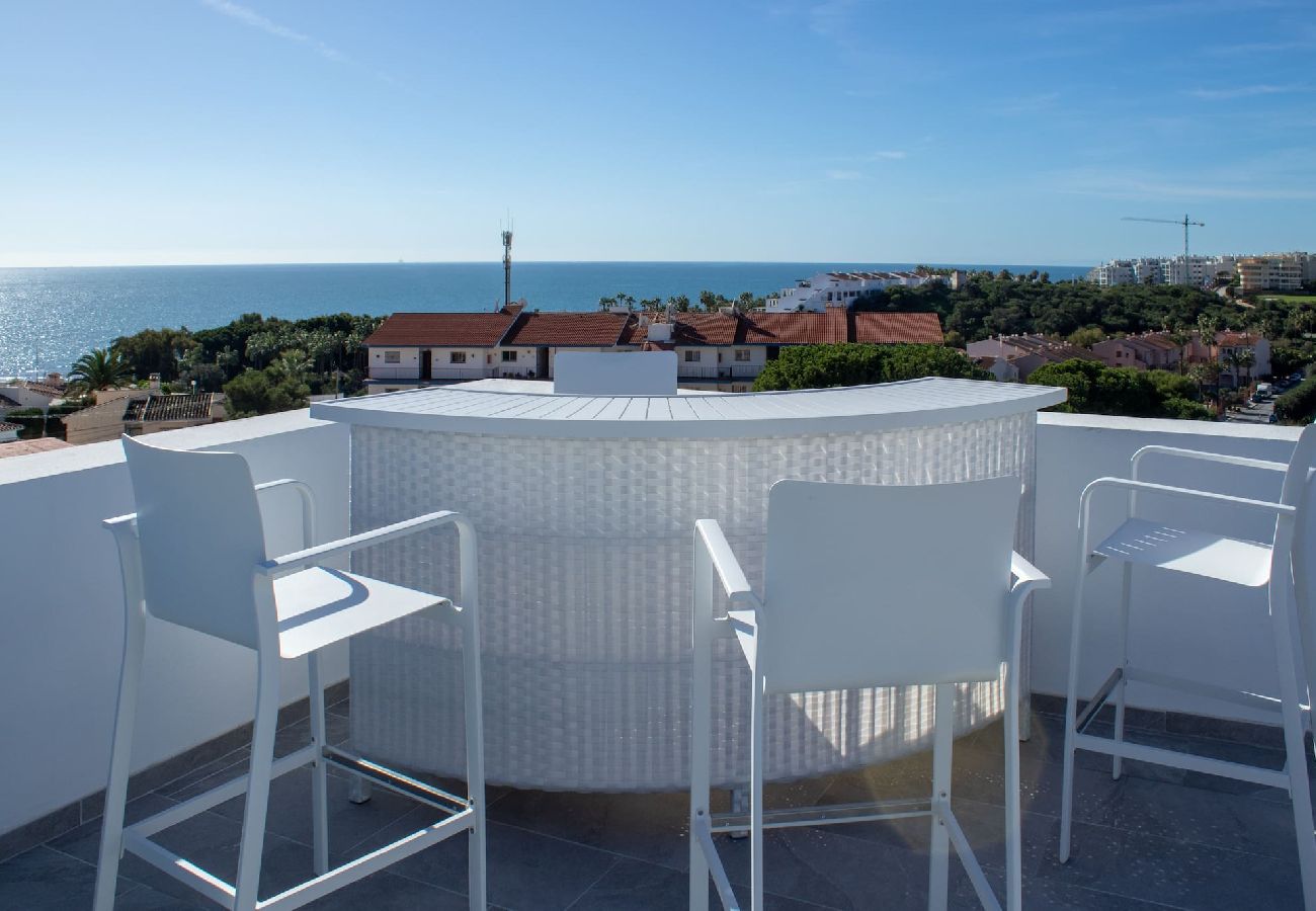 Villa en Mijas Costa - Amplia villa moderna con grandes espacios al aire libre