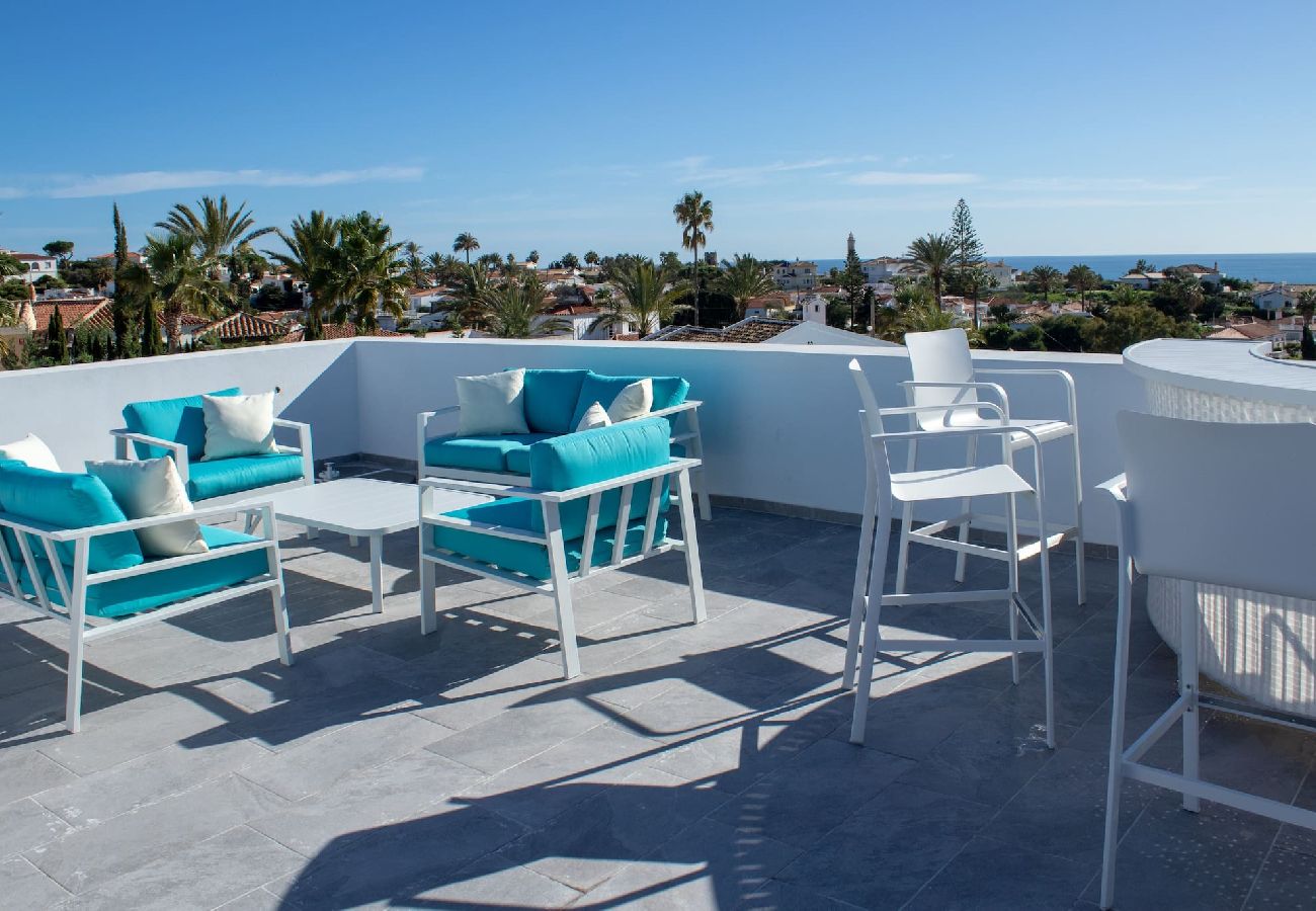 Villa en Mijas Costa - Amplia villa moderna con grandes espacios al aire libre
