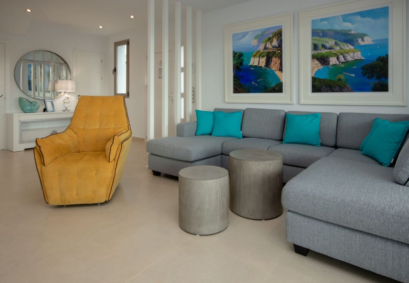 Villa en Mijas Costa - Amplia villa moderna con grandes espacios al aire libre