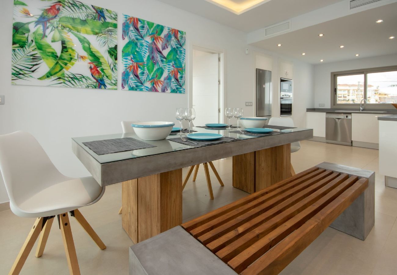 Villa en Mijas Costa - Amplia villa moderna con grandes espacios al aire libre