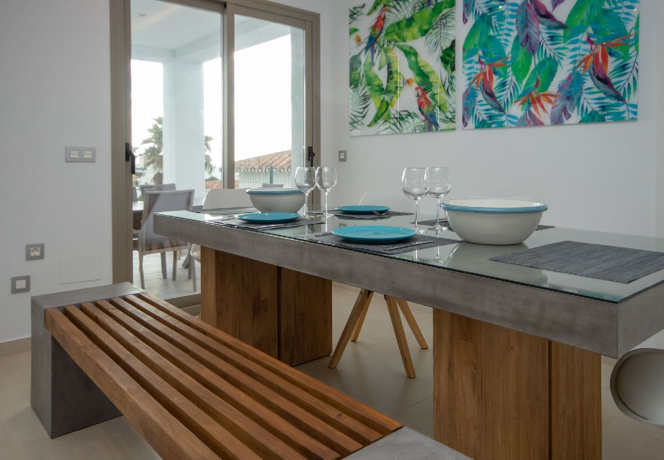 Villa en Mijas Costa - Amplia villa moderna con grandes espacios al aire libre