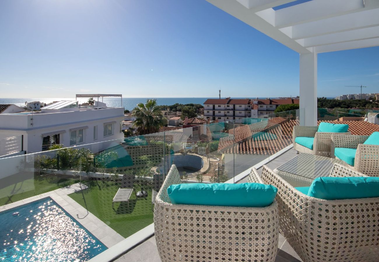 Villa en Mijas Costa - Amplia villa moderna con grandes espacios al aire libre