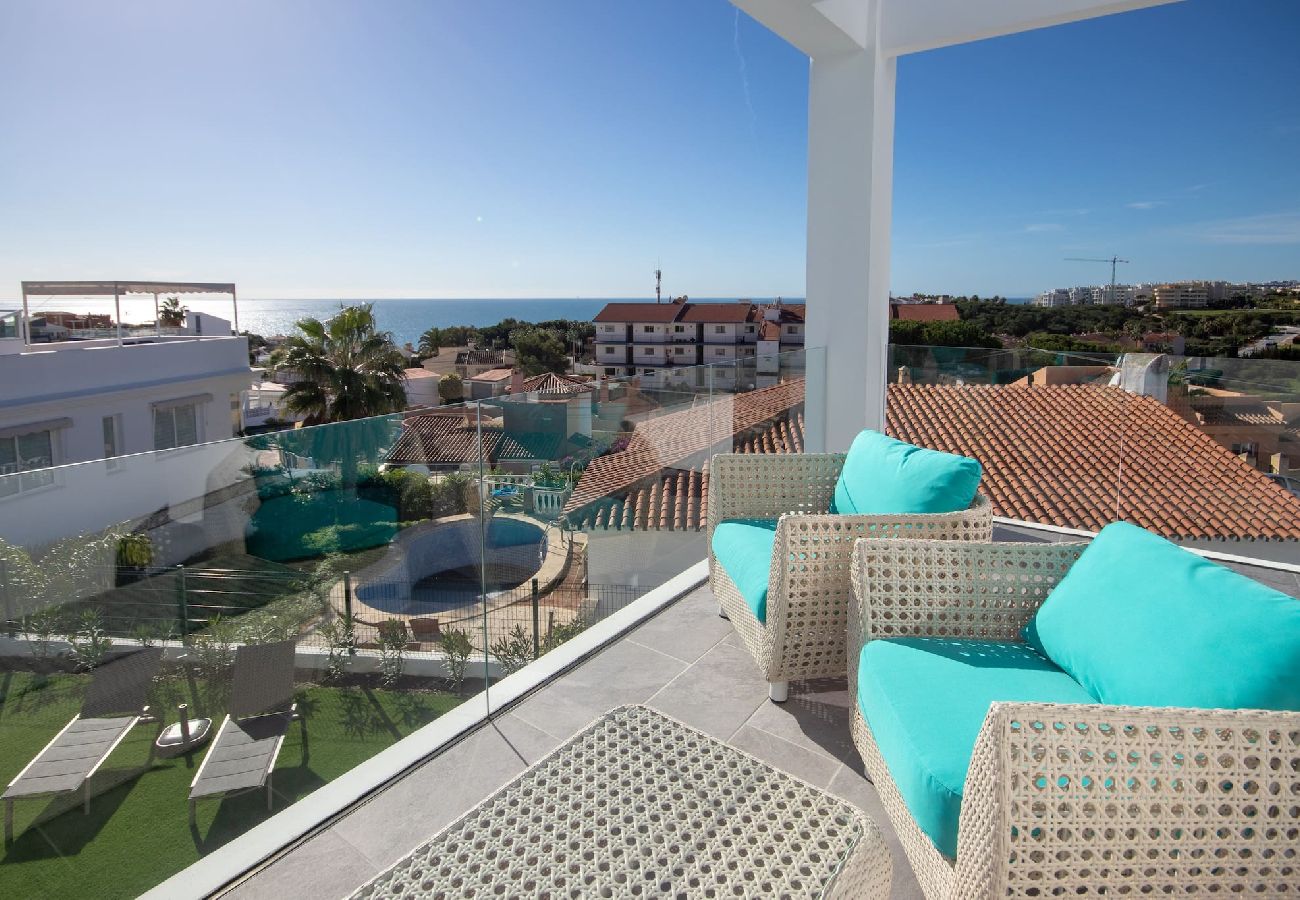 Villa en Mijas Costa - Amplia villa moderna con grandes espacios al aire libre