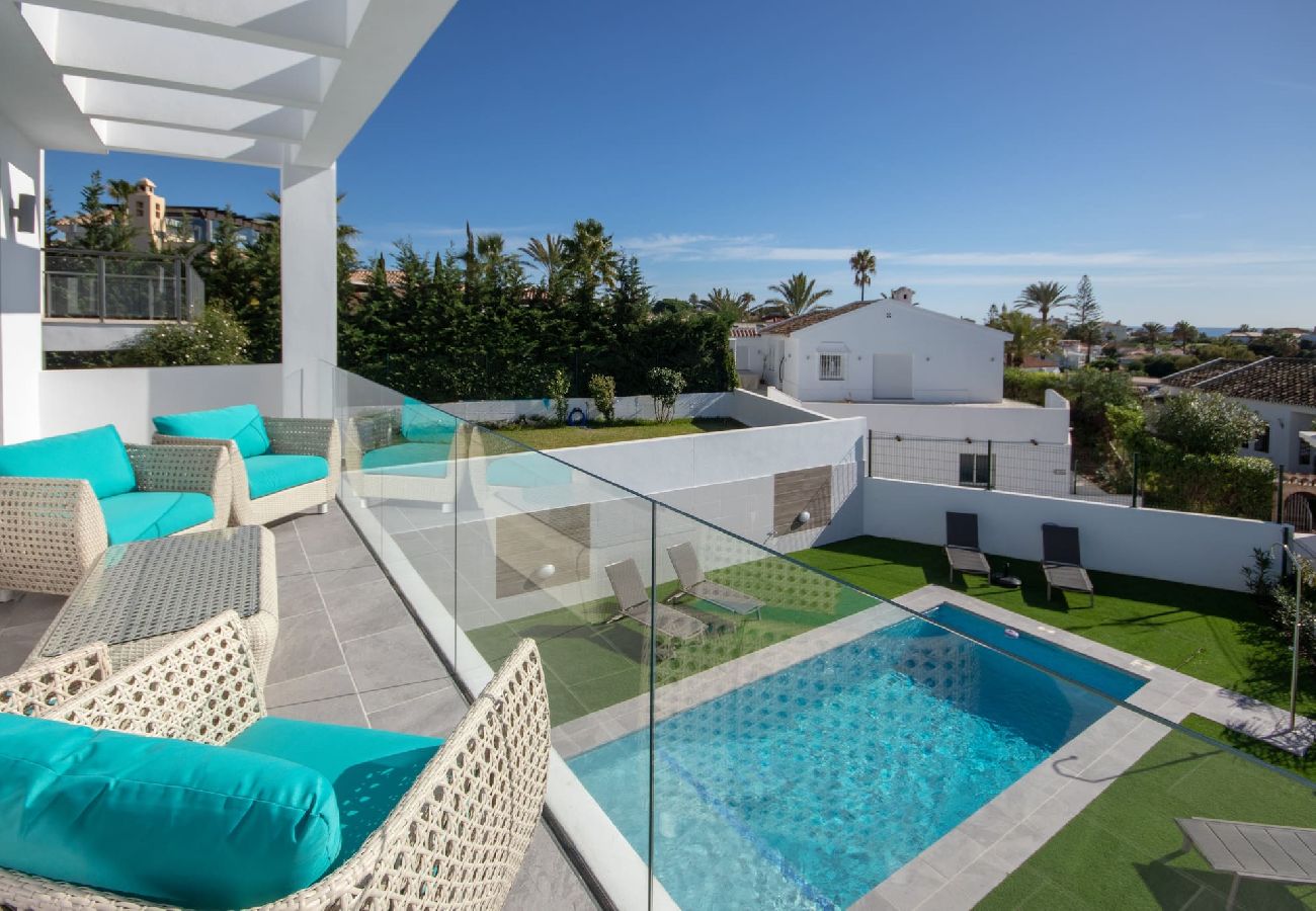 Villa en Mijas Costa - Amplia villa moderna con grandes espacios al aire libre